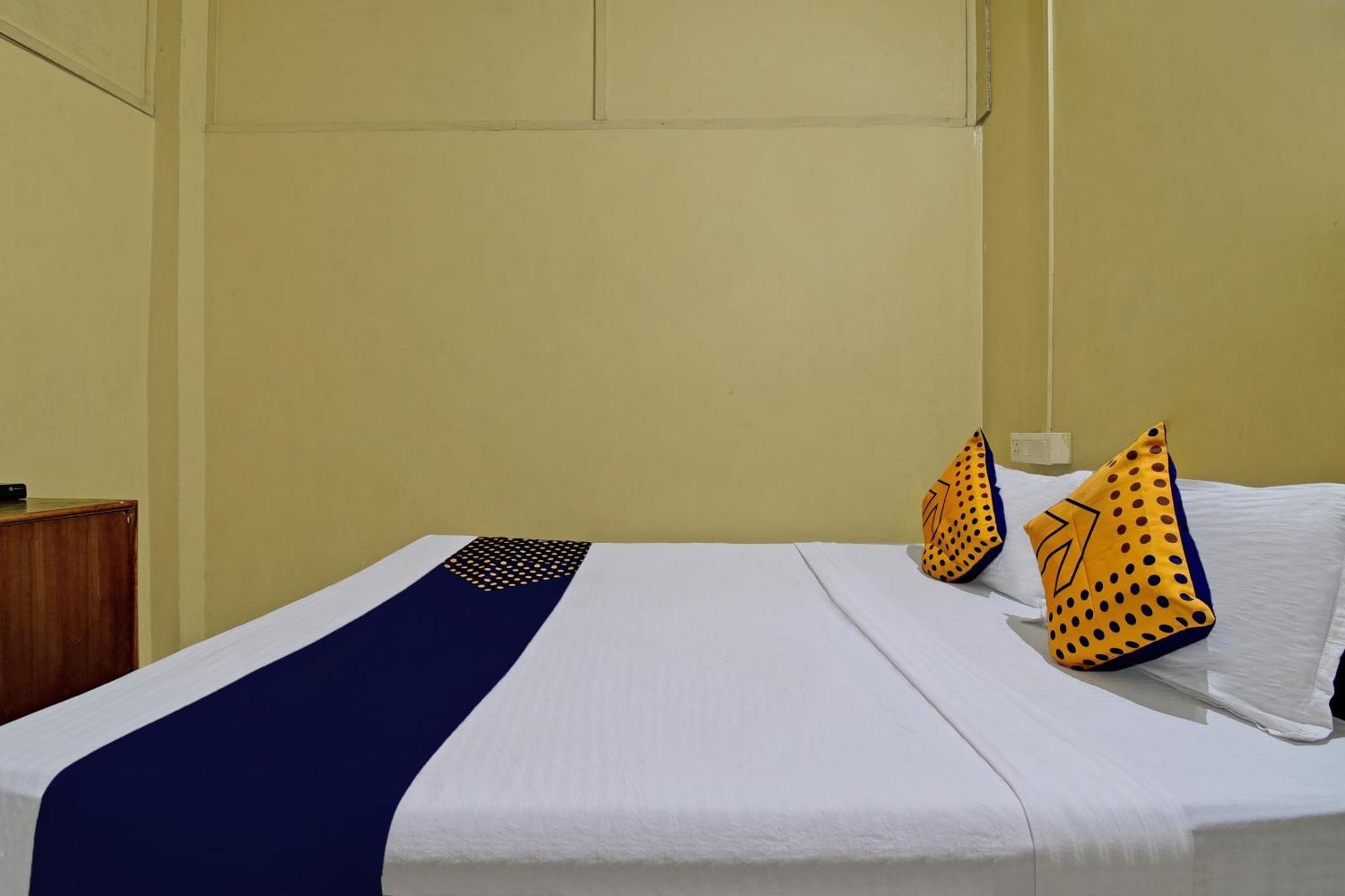 Oyo Flagship Thank You Lodge Nac Dispur Exterior photo